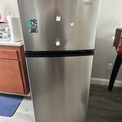 Vissani mini fridge 4.5 cu. ft
