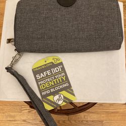 Vera Bradley Traveling RfID blocking wallet