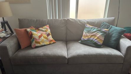 Crate and Barrel Pull Out Couch / Sofa Bed / Sleeper Sofa