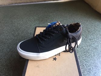 New Vans shoes “old skool” women’s 6 men’s 4.5