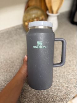 Stanley 64oz (No Straw)