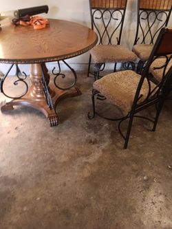 Dinning Set In Good Shape Asking 200