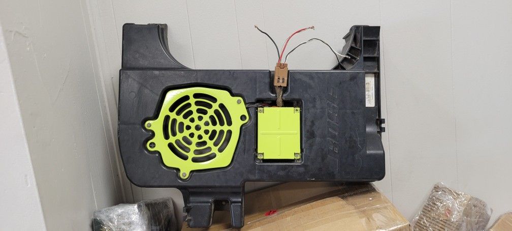 2004-2015 NISSAN ARMADA BOSE AUDIO SUBWOOFER BOX SPEAKER 28170-7S200 OEM