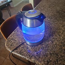 Chefman 1.8L 1100 Electric Kettle