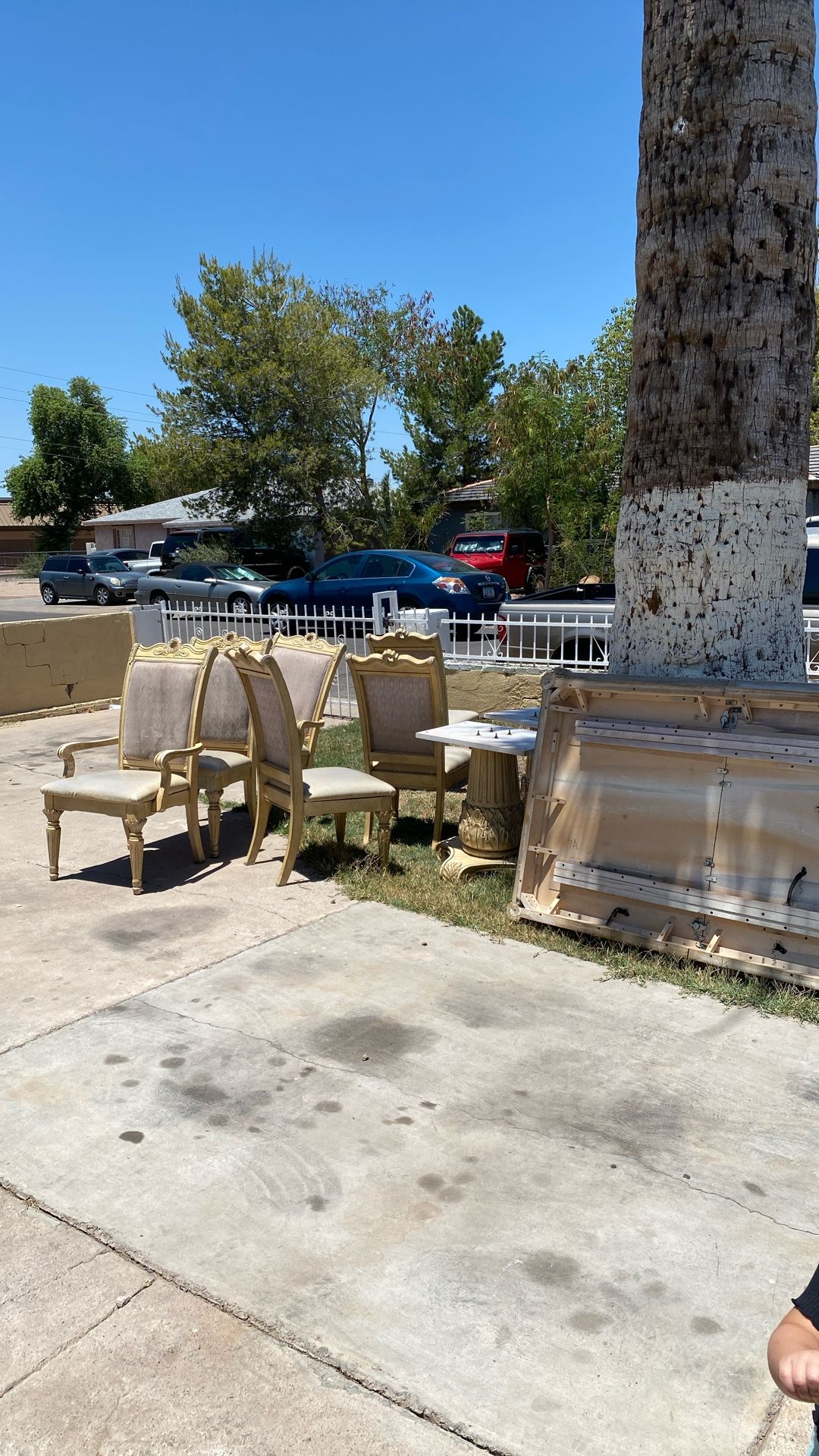 Free Dining Table