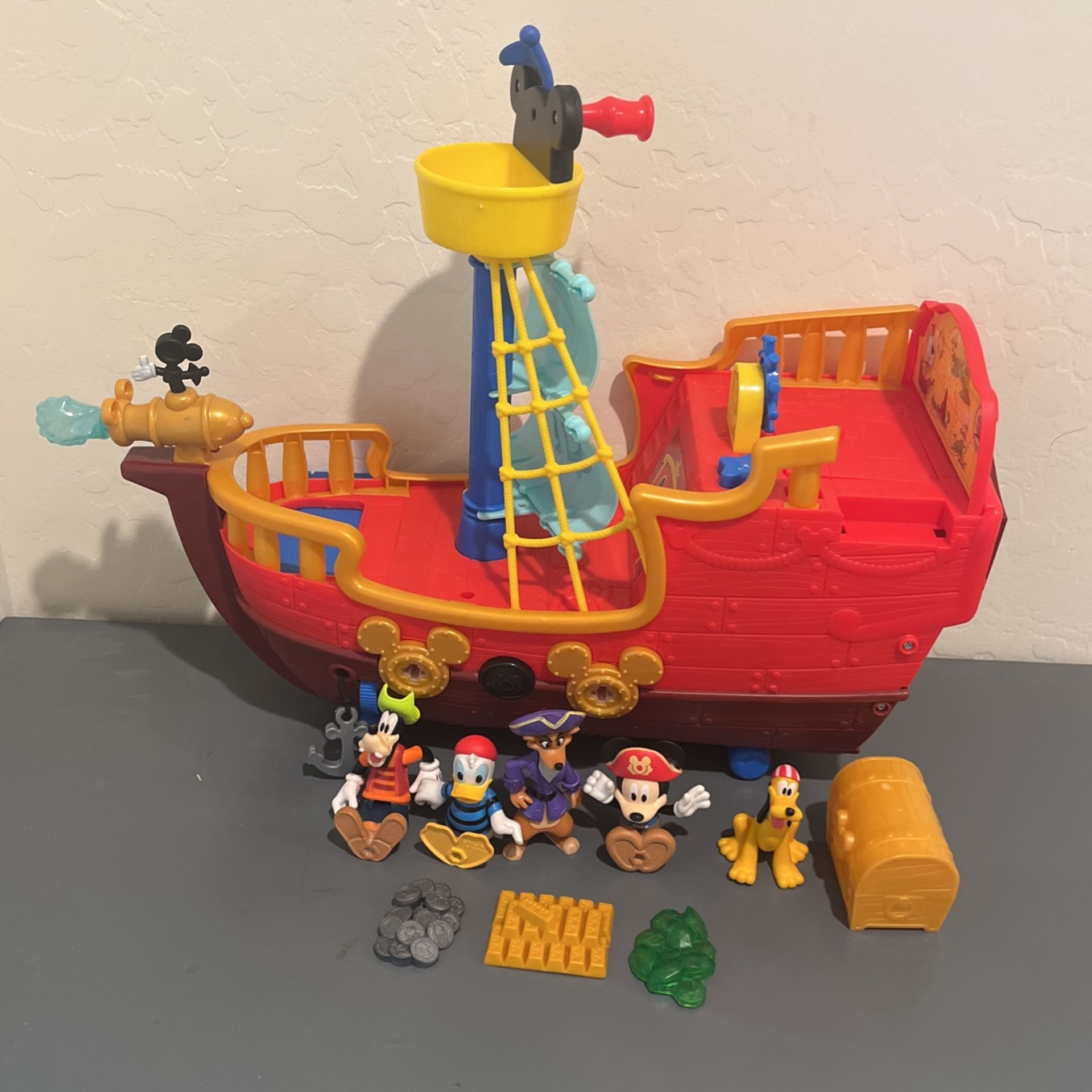 Disney Junior Mickey Mouse Funhouse Treasure Adventure Pirate Ship