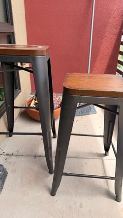 2 stools