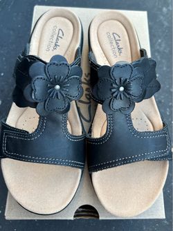 Black Clark’s sandals new size 8