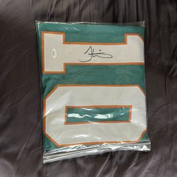 Tyreek Hill Autographed Dolphins Jersey 