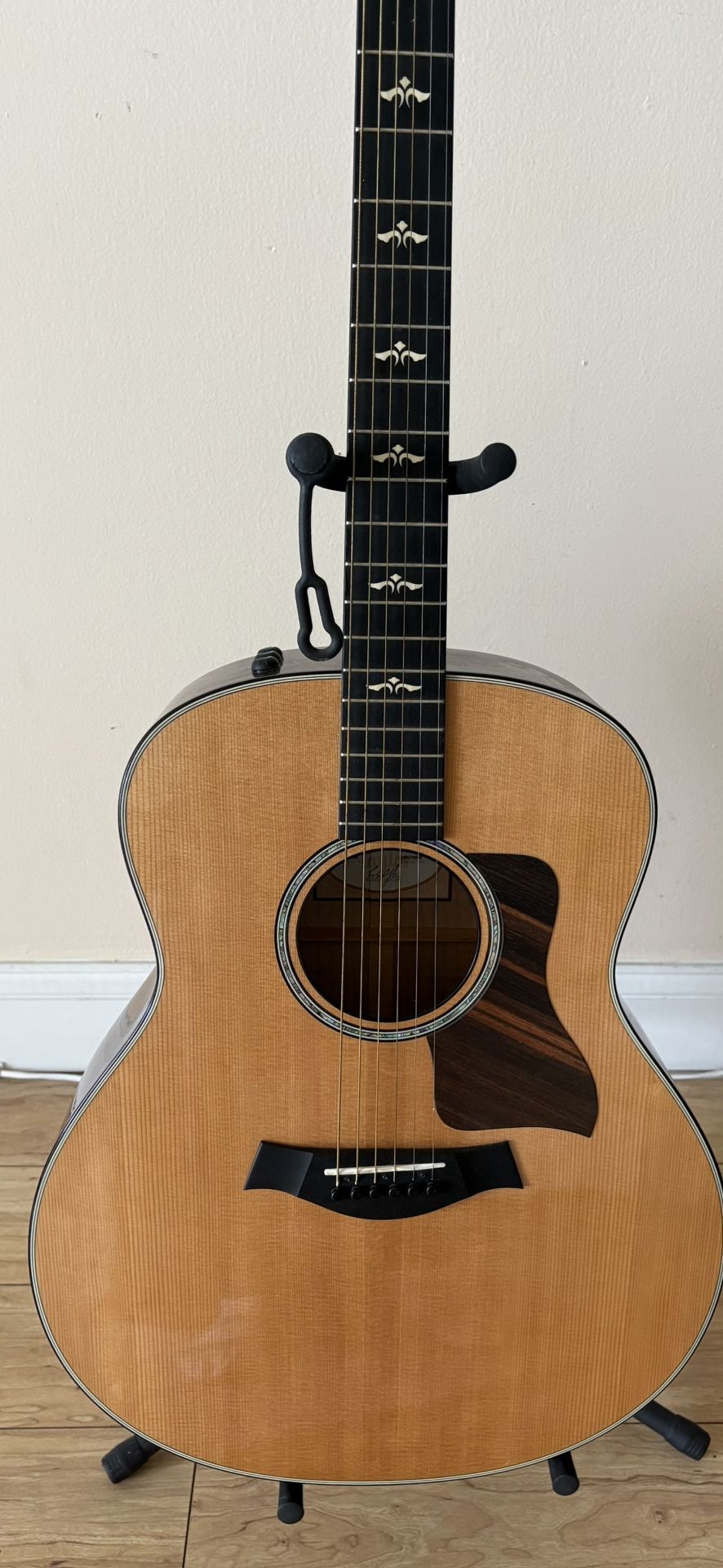 WOW Like New Pristine Condition Taylor 618e Acoustic Guitar