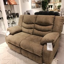 Tulen Gray Reclining Loveseat

Ashley Furniture $10 Down Payment And Financing Available