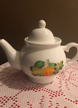 Teapot peaches