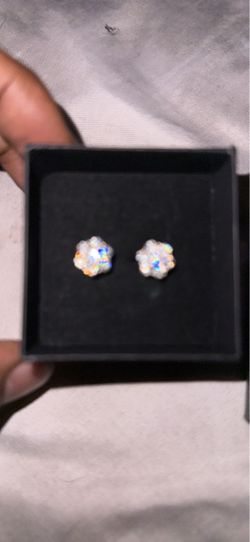 Honeycomb 10k VVS Diamond Earrings With Baguettes For Sale!
