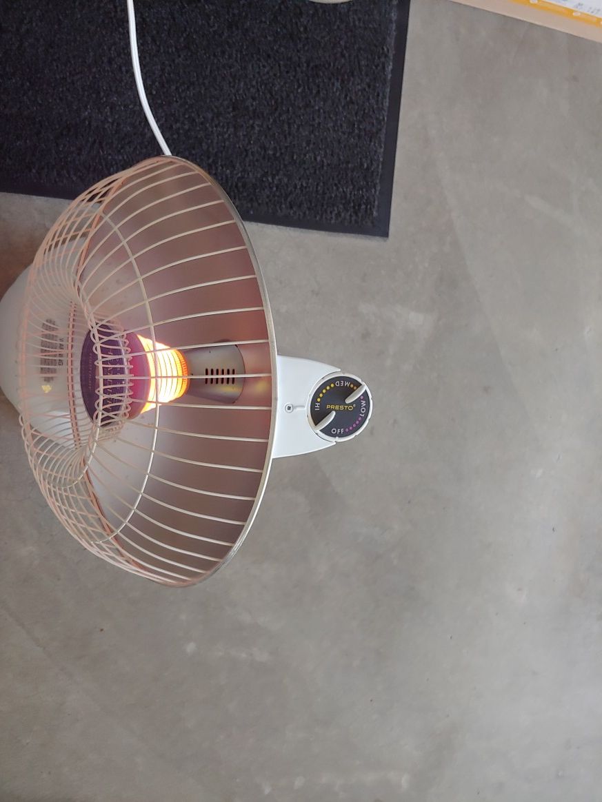 Presto heat dish works perfect really puts out the heat. Sold at Costco