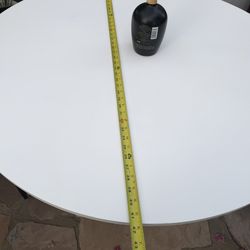 🍽️ Round Table + 2 Chairs – Modern and Functional Style