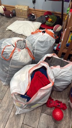 “4 bags of clothing