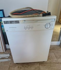 Frigidaire Gallery GLDB653AS0 Dishwasher-White