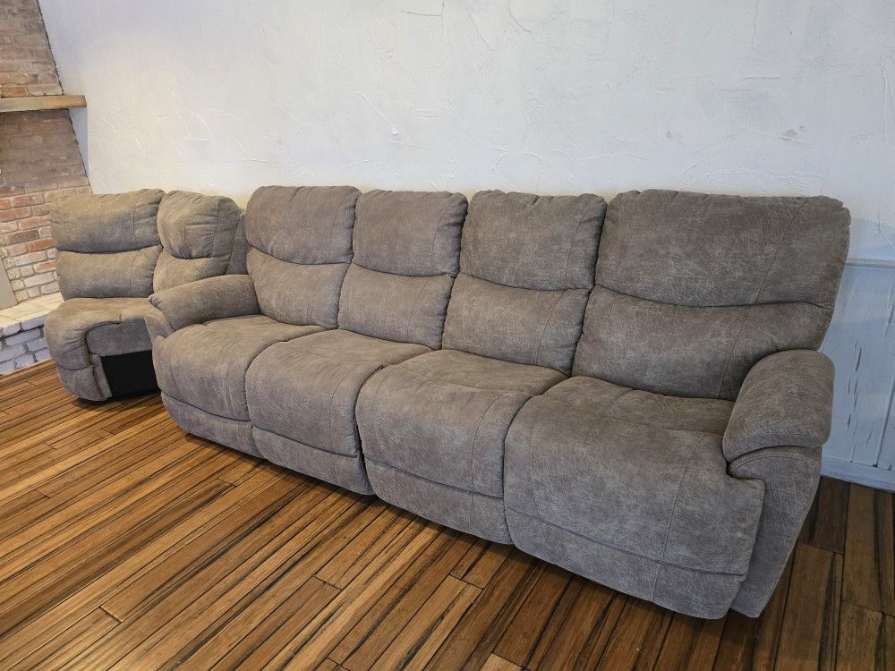 La-Z-Boy Reclining Couch. Model Trouper 74