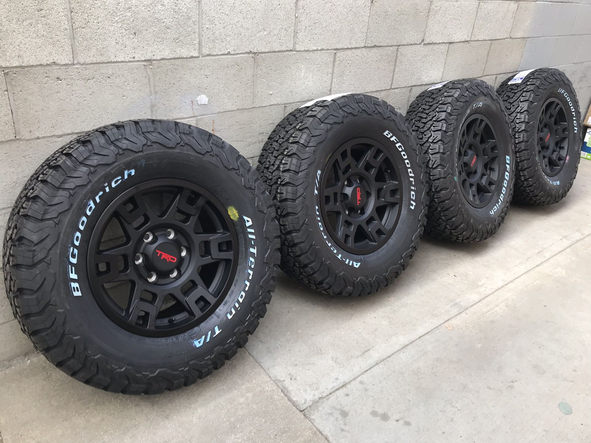 Brand new 2019 4Runner fj cruiser tundra OEM TRD PRO 17” Wheels and BFGOODRICH KO2 LT285