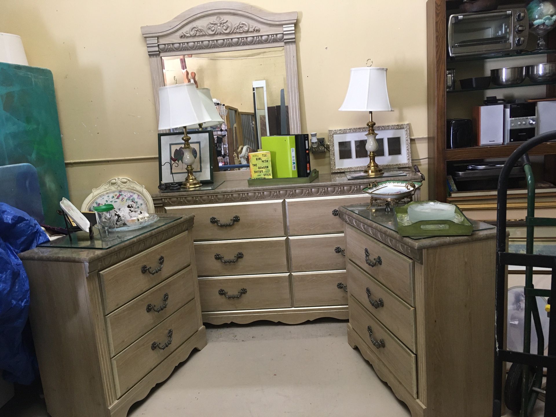 💥SUPER SALE!💥4PC BEDROOM SET DRESSER 2 NIGHTSTANDS & MIRROR *CAN DELIVER *zelle Venmo PayPal will hold! *If Posted still Avail!