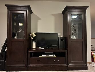 TV Hutch/ TV Console 