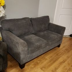 Heather Gray COMFY Loveseat ♥️ 