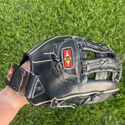 Easton Baseball Glove 