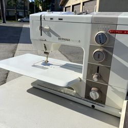 Bernina Sewing Machine With Accessories 