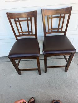 Set of 2 Wood Bar Stools with Cushioned Seats