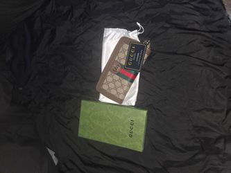 Gucci zipup wallet
