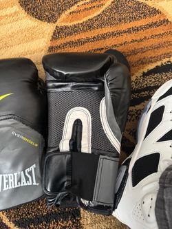 2 sets of everlast boxing gloves