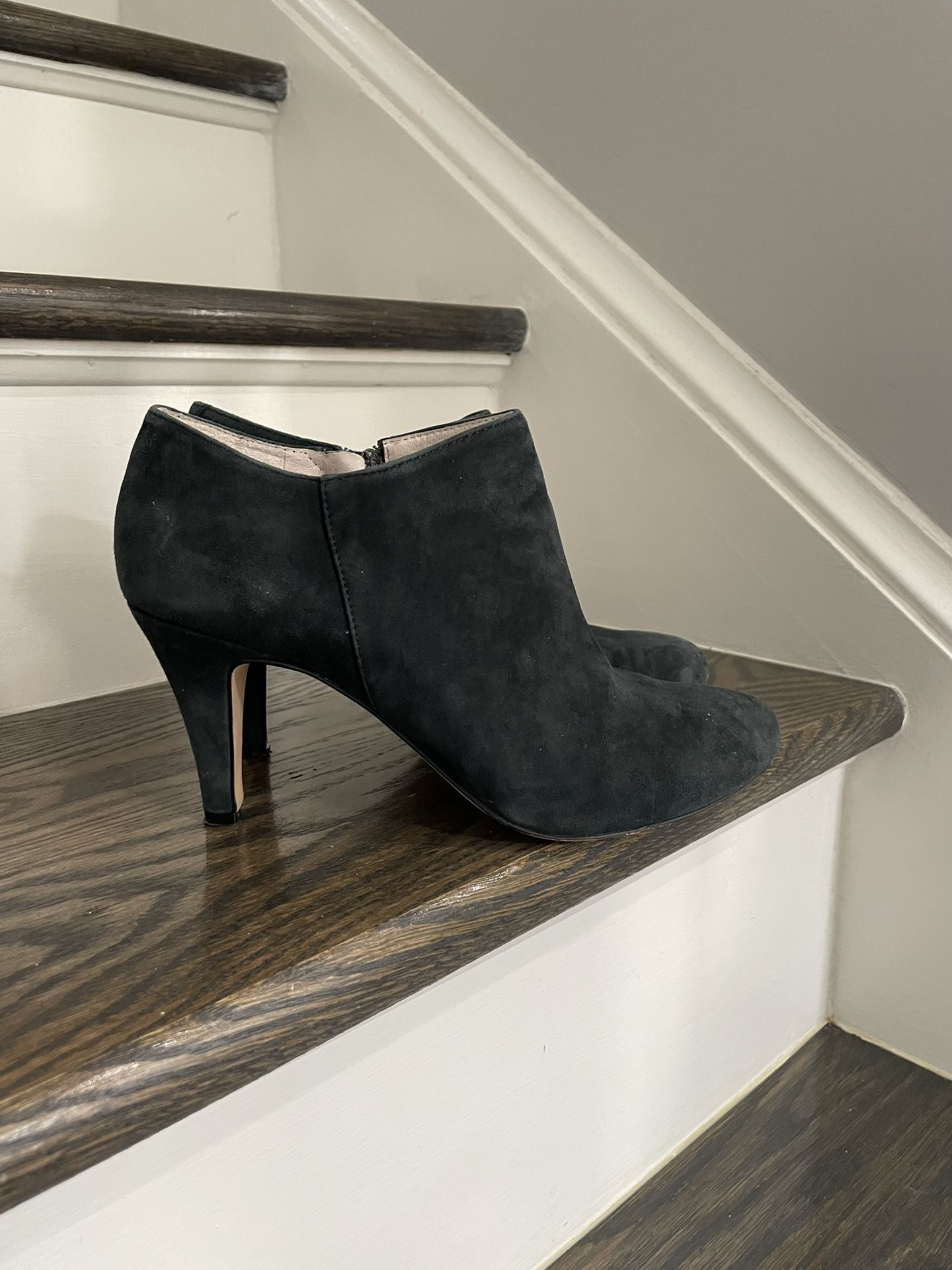 Vince Camuto Women's Vive Black Suede Ankle Heeled Booties Sz 7M