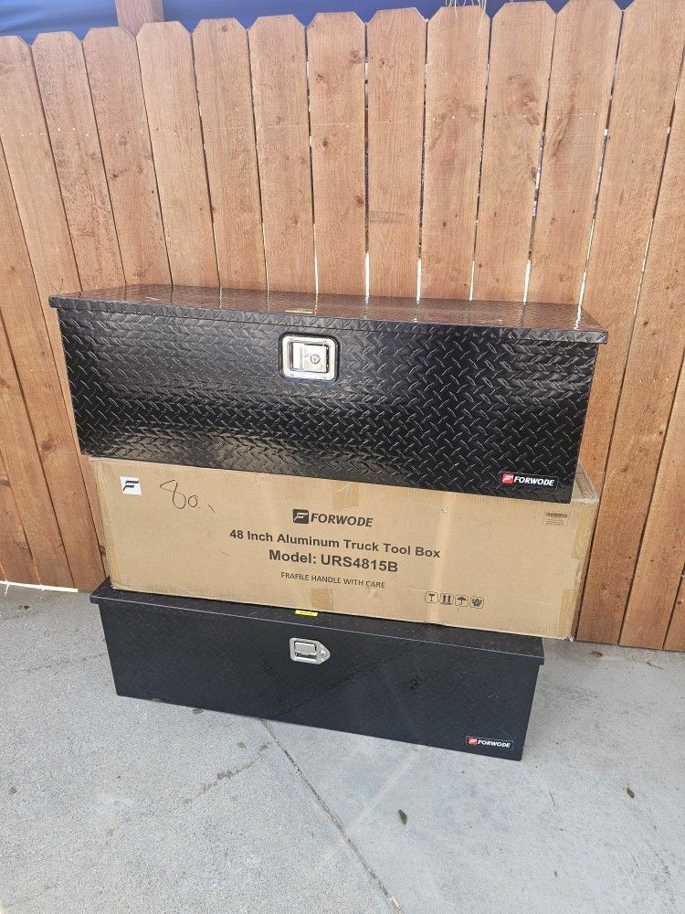 TOOL BOX UNDER TRUCK EACH FOR SALE 48" LONG COLOR BLACK ALUMINIUM DIAMOND INCLUDES 2SET KEY BRAND NEW FOR ANY QUESTION TEXT ME PLEASE 