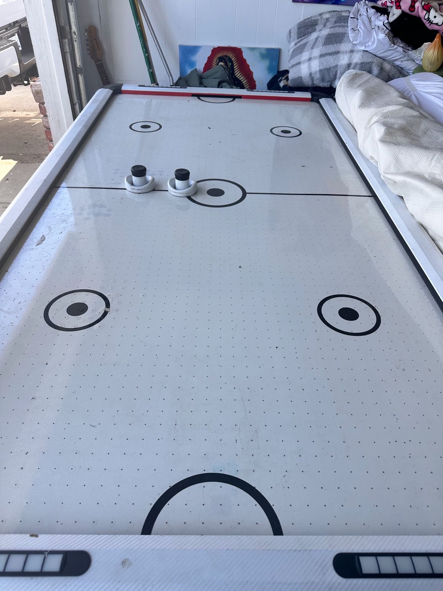 Air hockey table