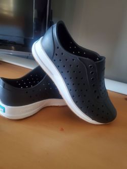 Native Unisex Kids Slip-On Size J2 Big kids