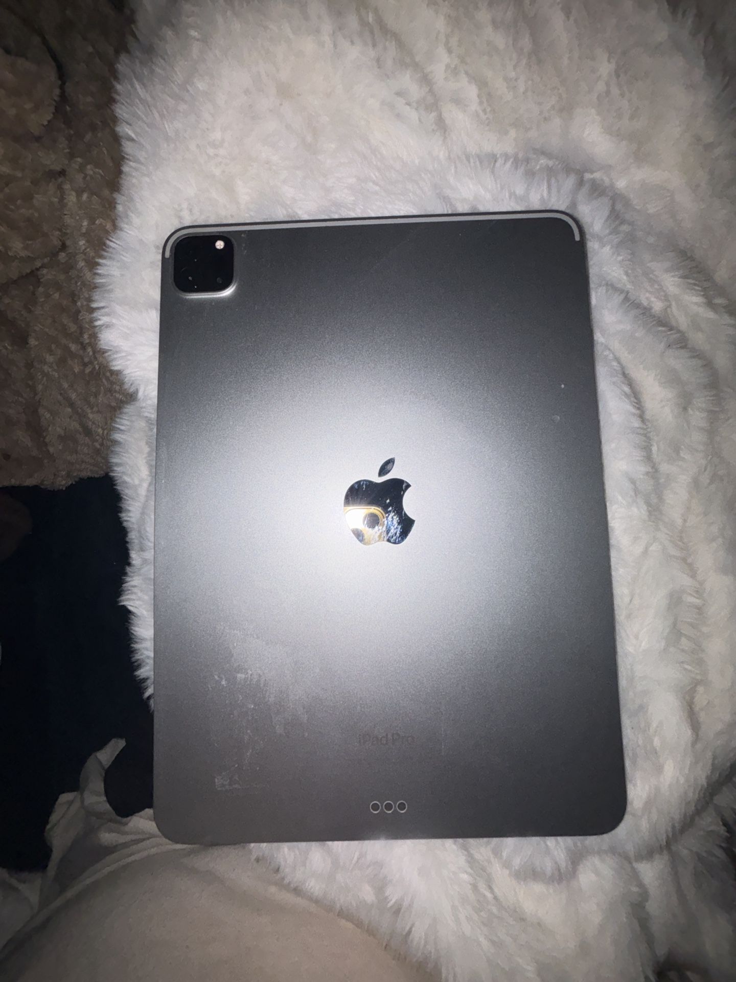 IPad Pro 4th gen 11 inch wifi (read desc.)