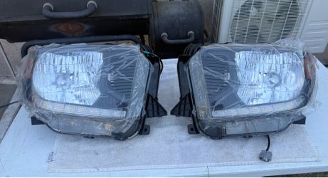 14-21 Toyota Tundra Black LED Strip Headlights
