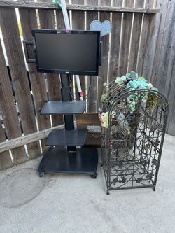 T.V. And Wine 🍷 Bottle Holder $25.00 Both