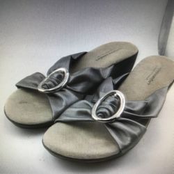 Womens Complete Comfort by Predictions size 6.5 Black and Gray 2.5" Heel Sandals