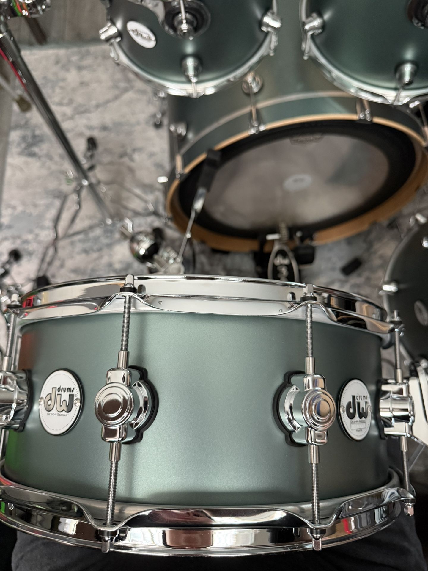 DW Design Series Snare Drum 14 x 6 in. Satin Sage Metallic