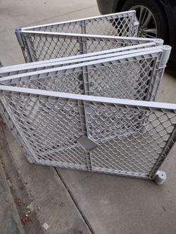 Baby gate /pet gate.
