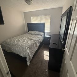 Queen Size Bed With Mattress, Drawer,mirror And Bed Side Table All Together 