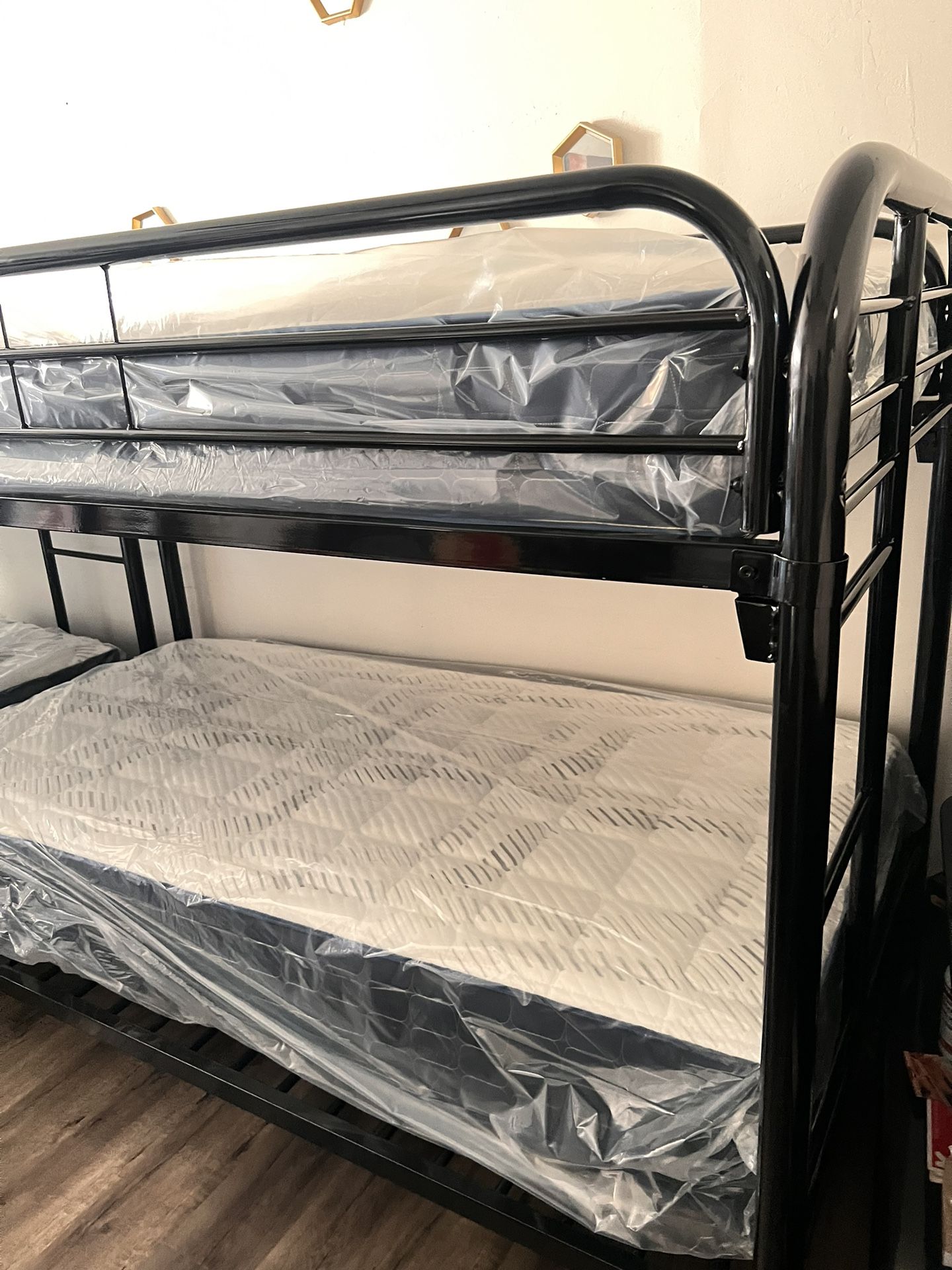 Litera Twin Size Nueva En Su Caja Incluye Colchones