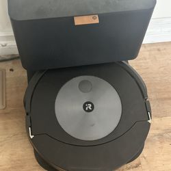 iRobot Roomba J7+ Combo Vacuum And Mop With Dirt Disposal