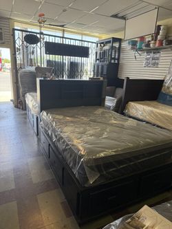Full Mattress With Nightstand and 6 Drawers 