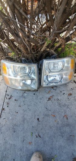 Chevy Silverado 1500 Headlights