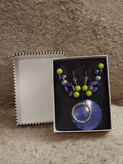 Brand NEW in original box jewelry set