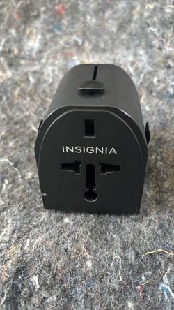 Insignia Universal Travel Adapter (New No box)