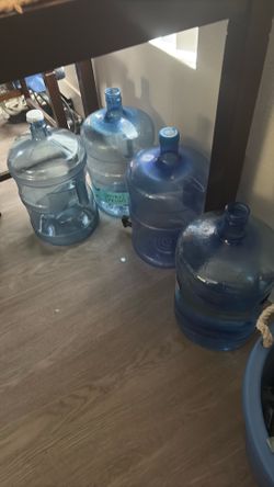 6 galones de agua