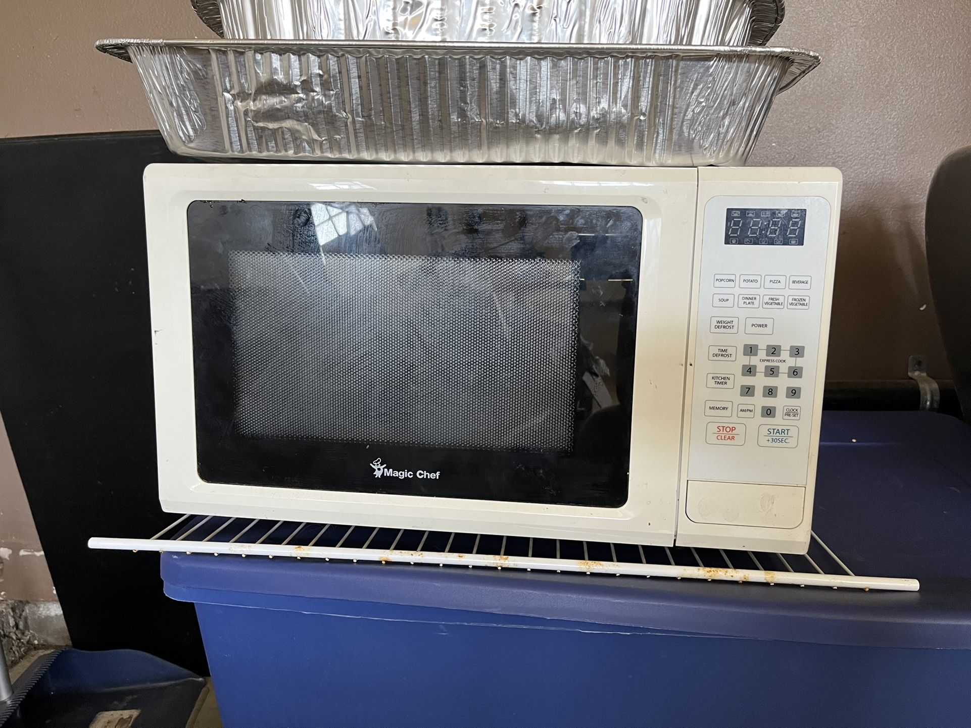 Microwave (Magic Chef)